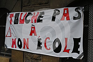 France, protest by parents against class closures in villages