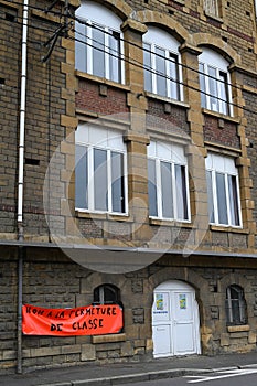 France, protest by parents against class closures in villages