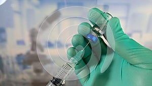 Frasco de vacuna. Pandemia, coronavirus. Vacuna en manos de cientifico. SARS-Cov-2 photo