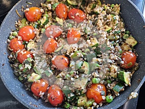 Fraying vegetables in a pan