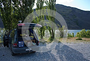 Free camping with a camper van by the dam between Alexandra and Clyde in New Zealand