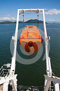 Free fall life boat