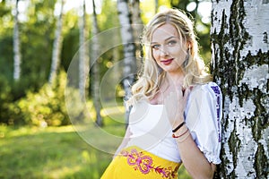 Free Happy smiling Woman Enjoying Nature. Beauty Girl Outdoor  sunset in forest. Freedom concept. Beauty Girl in birch trees in su