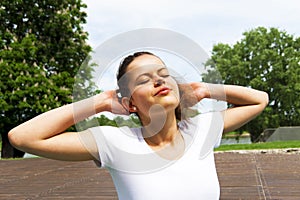 Free Happy Woman Enjoying Nature. Beauty Girl Outdoor.