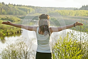 Free Happy Woman Enjoying Nature. Beauty Girl Outdoor. Freedom c