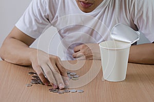 Freelance man not have salary count the coins, stressed out