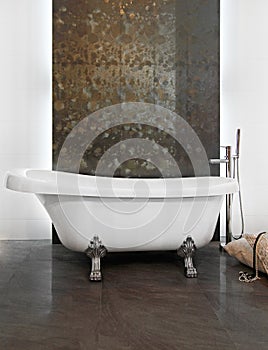 Freestanding bathtub