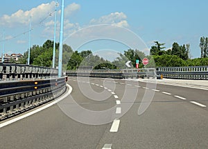 Freeway lanes with a curve with little visibility without cars photo