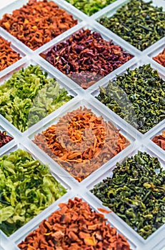 Freeze-dried vegetables and herbs for cooking