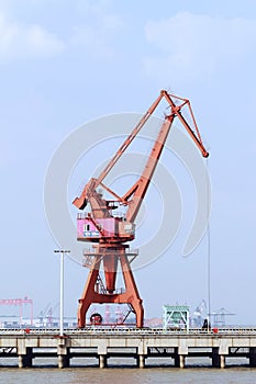 Freight dock crane