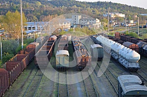 Freight station with carriages