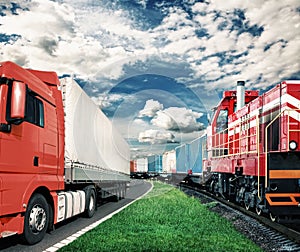 Náklad vlak a nákladné auto 