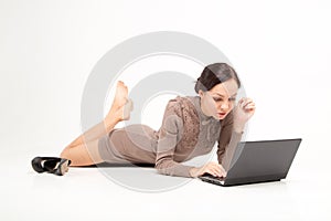 Frelance woman lay on the floor with notebook
