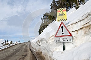 French avalanche danger sign