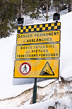 French avalanche danger sign