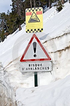 French avalanche danger sign