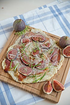 French Flammkuchen with figs
