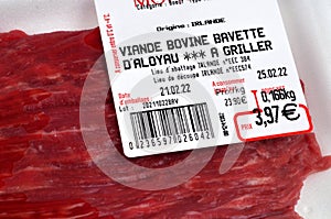 French labeling of a sirloin bavette punnet close up