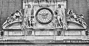 French motto on Paris city hall