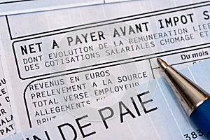 French payroll with social contributions and income tax deduction
