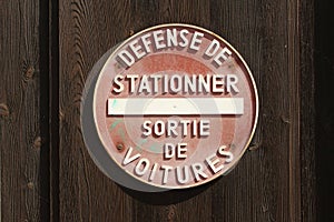 French sign prohibiting cars from stopping photo