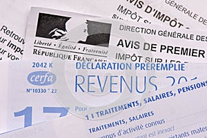 French tax return with the salaries, wages, pensions and annuities page