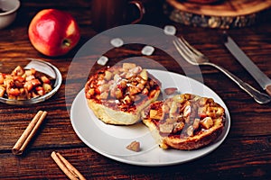 French toasts with caramelized apple