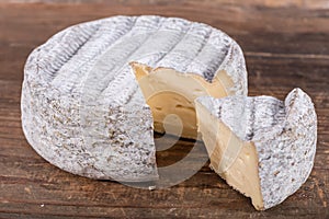 French tomme cheese