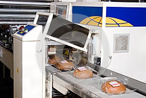 Fresh bread packing