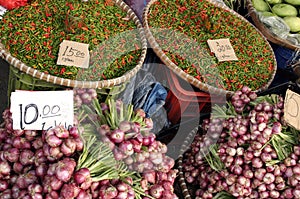 Čerstvý papriky na trh stání filipíny 