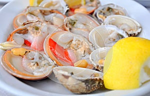 Fresh clams served with lemon