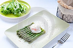 Fresh cut green cooked asparagus