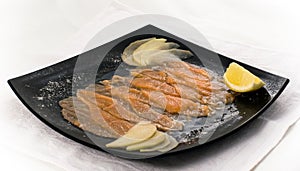Fresh-frozen salmon slices