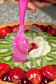 Fresh fruit cake and isinglass