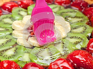 Fresh fruit cake and isinglass