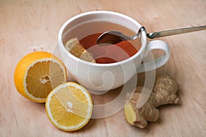 Fresh ginger, tea and lemon - the best medicine for colds