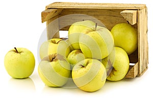 Fresh Golden Delicious apples in a wooden crate