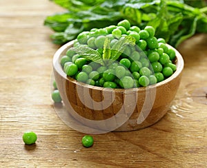 Fresh green peas