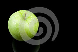 Fresh juicy green apple with waterdrops