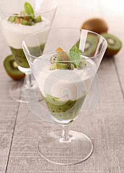 Fresh kiwi dessert