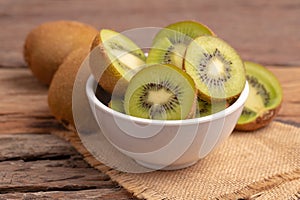 fresh kiwis slice in the white bowl