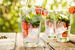 Fresh lemonade with strawbery, mint and ice