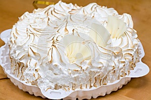 Fresh meringue cake