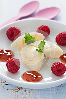 Fresh mousse au chocolat