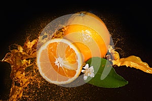 Fresco naranja en jugo charco 