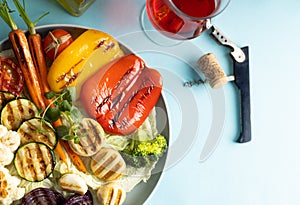 Fresh organic grilled vegetables bell pepper,mushrooms,broccoli,cauliflower,carrots seasoned with herbs on a round plate