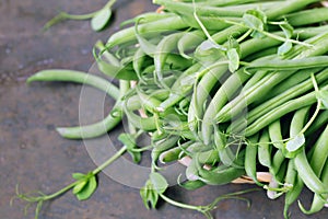 Organic pods green peas