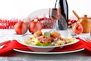 Fresh pasta with pork rind, tomato and basil