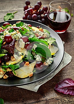 Fresh Pears, Blue Cheese salad with vegetable green mix, Walnuts, red grapes. healthy food