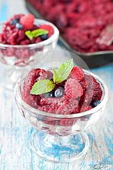 Fresh raspberry granita and mint (blueberry, berries).